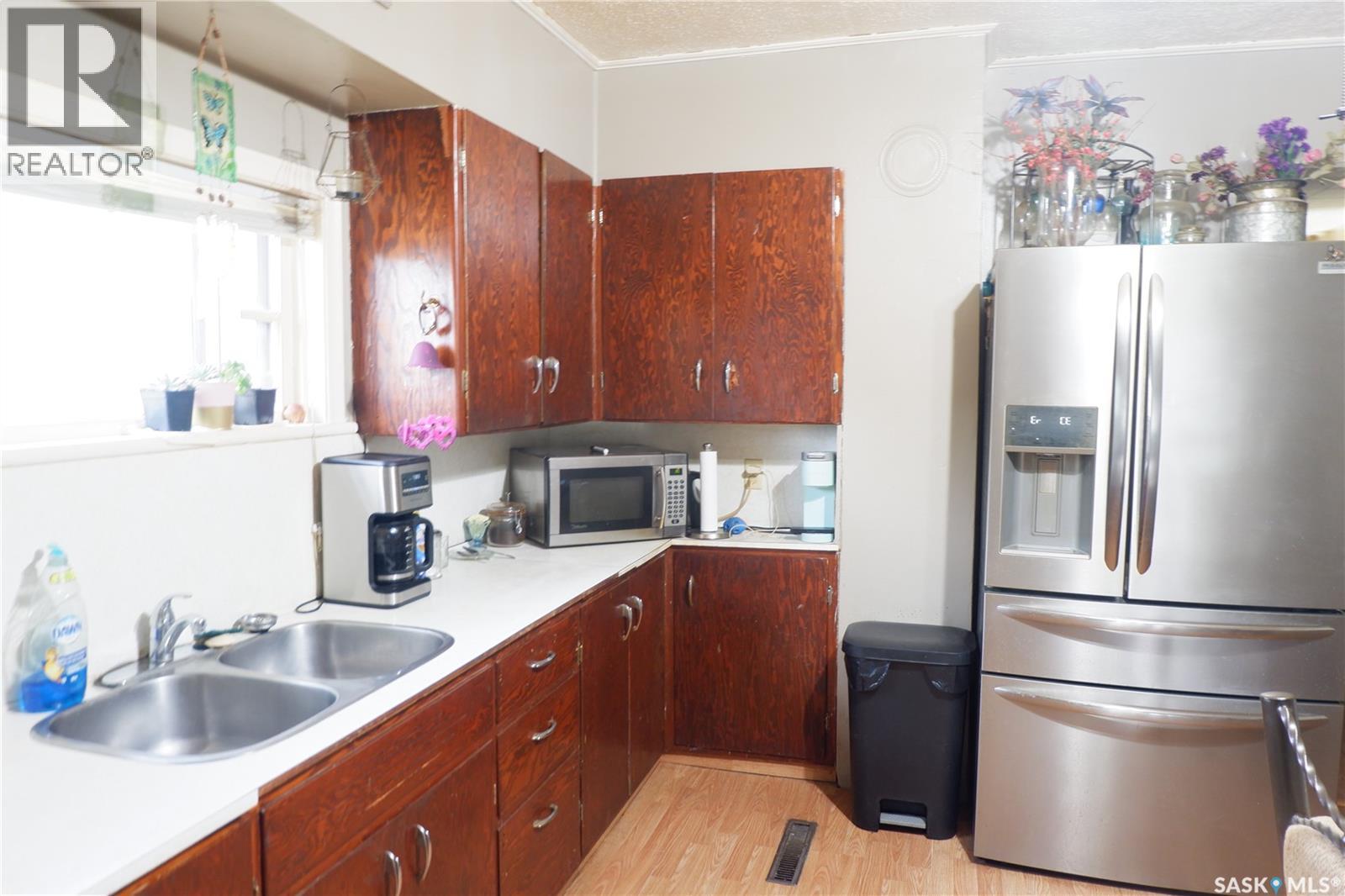 221 7th Avenue W, Assiniboia, Saskatchewan  S0H 0B0 - Photo 7 - SK016501