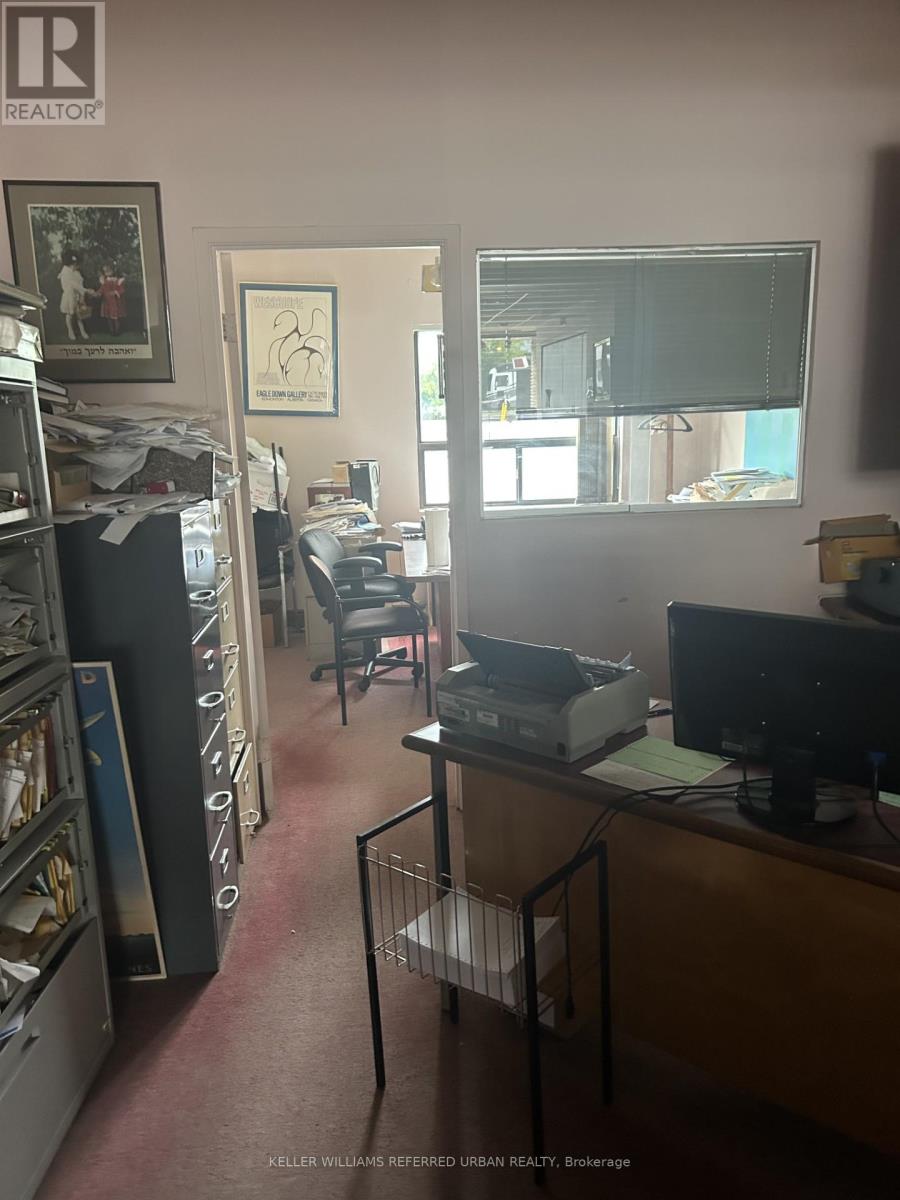 2823 Bathurst Street E, Toronto (Englemount-Lawrence), Ontario  M6B 3A4 - Photo 4 - C12283169