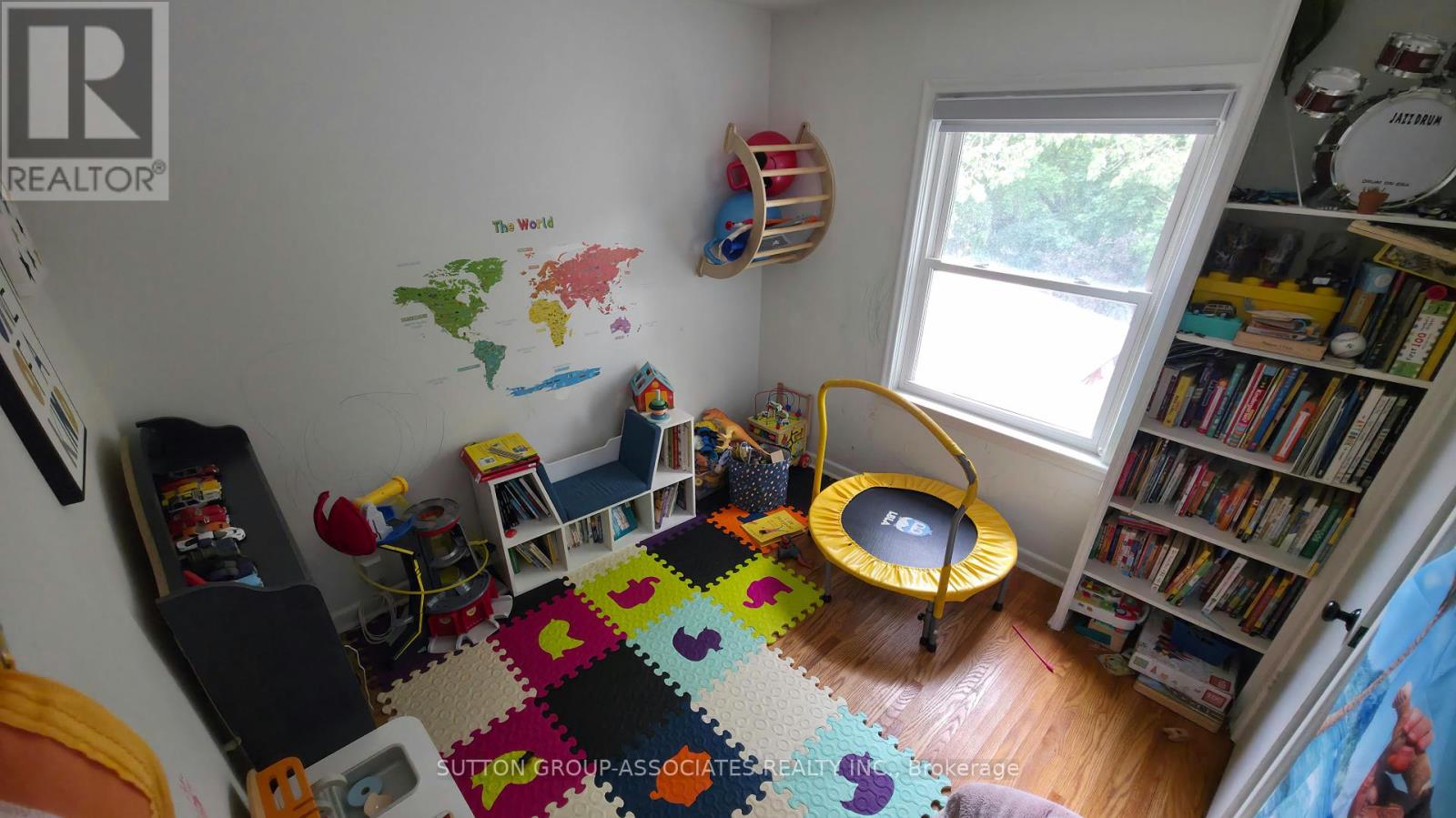 120 Edinborough Court, Toronto (Rockcliffe-Smythe), Ontario  M6N 2E8 - Photo 10 - W12363492