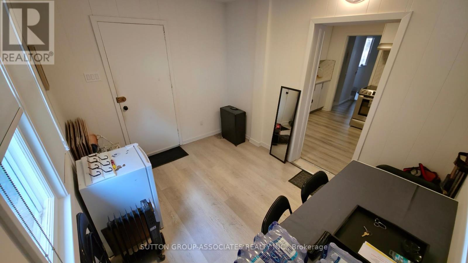 120 Edinborough Court, Toronto (Rockcliffe-Smythe), Ontario  M6N 2E8 - Photo 7 - W12363492
