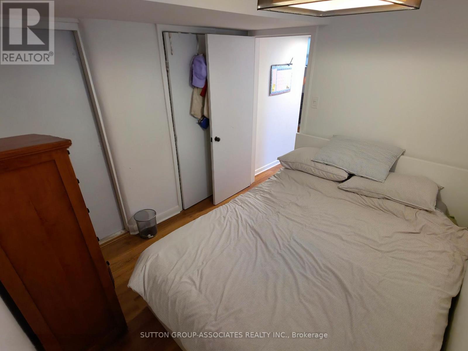 120 Edinborough Court, Toronto (Rockcliffe-Smythe), Ontario  M6N 2E8 - Photo 14 - W12363492
