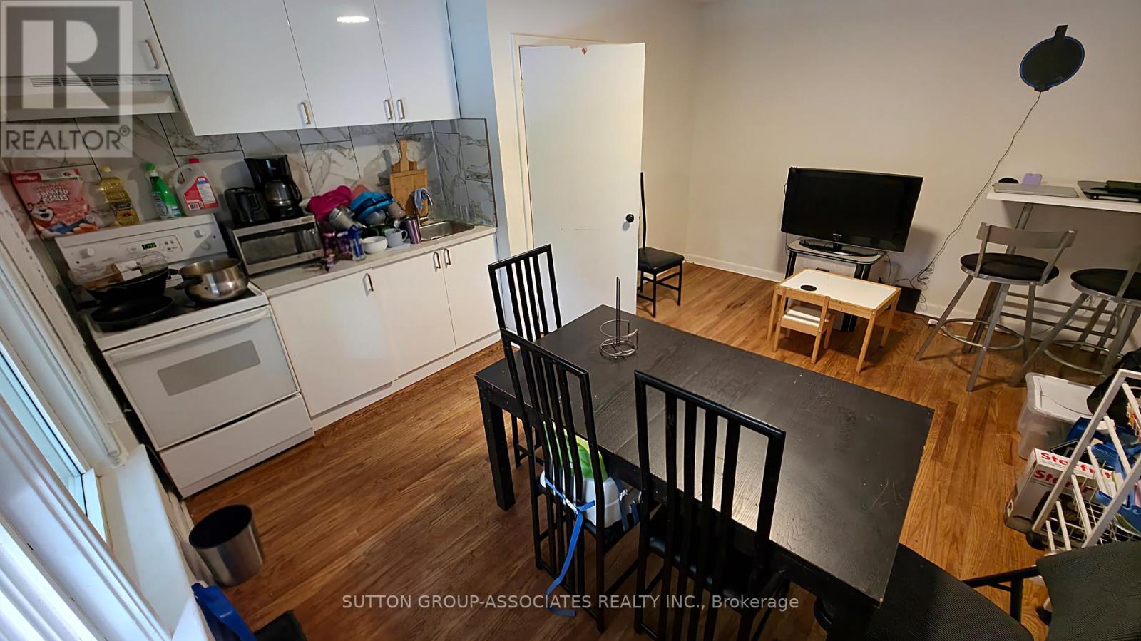 120 Edinborough Court, Toronto (Rockcliffe-Smythe), Ontario  M6N 2E8 - Photo 8 - W12363492