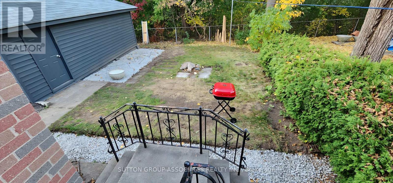 120 Edinborough Court, Toronto (Rockcliffe-Smythe), Ontario  M6N 2E8 - Photo 15 - W12363492