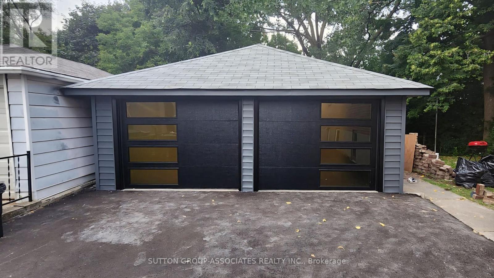 120 Edinborough Court, Toronto (Rockcliffe-Smythe), Ontario  M6N 2E8 - Photo 16 - W12363492