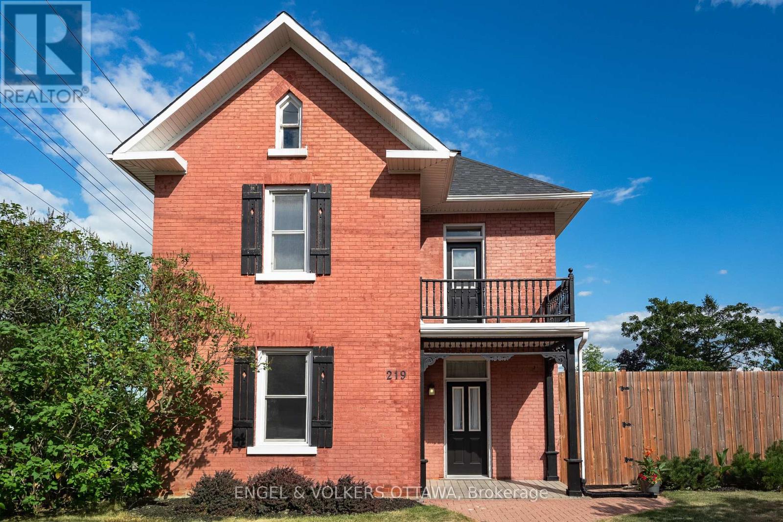 219 John Street N, Arnprior, Ontario  K7S 2P2 - Photo 2 - X12365146