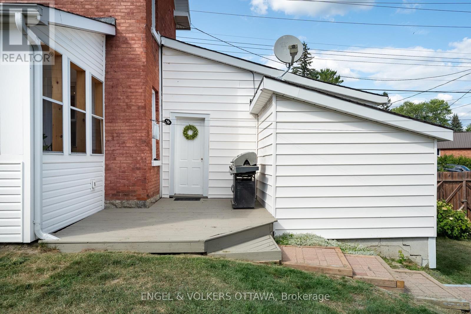 219 John Street N, Arnprior, Ontario  K7S 2P2 - Photo 41 - X12365146