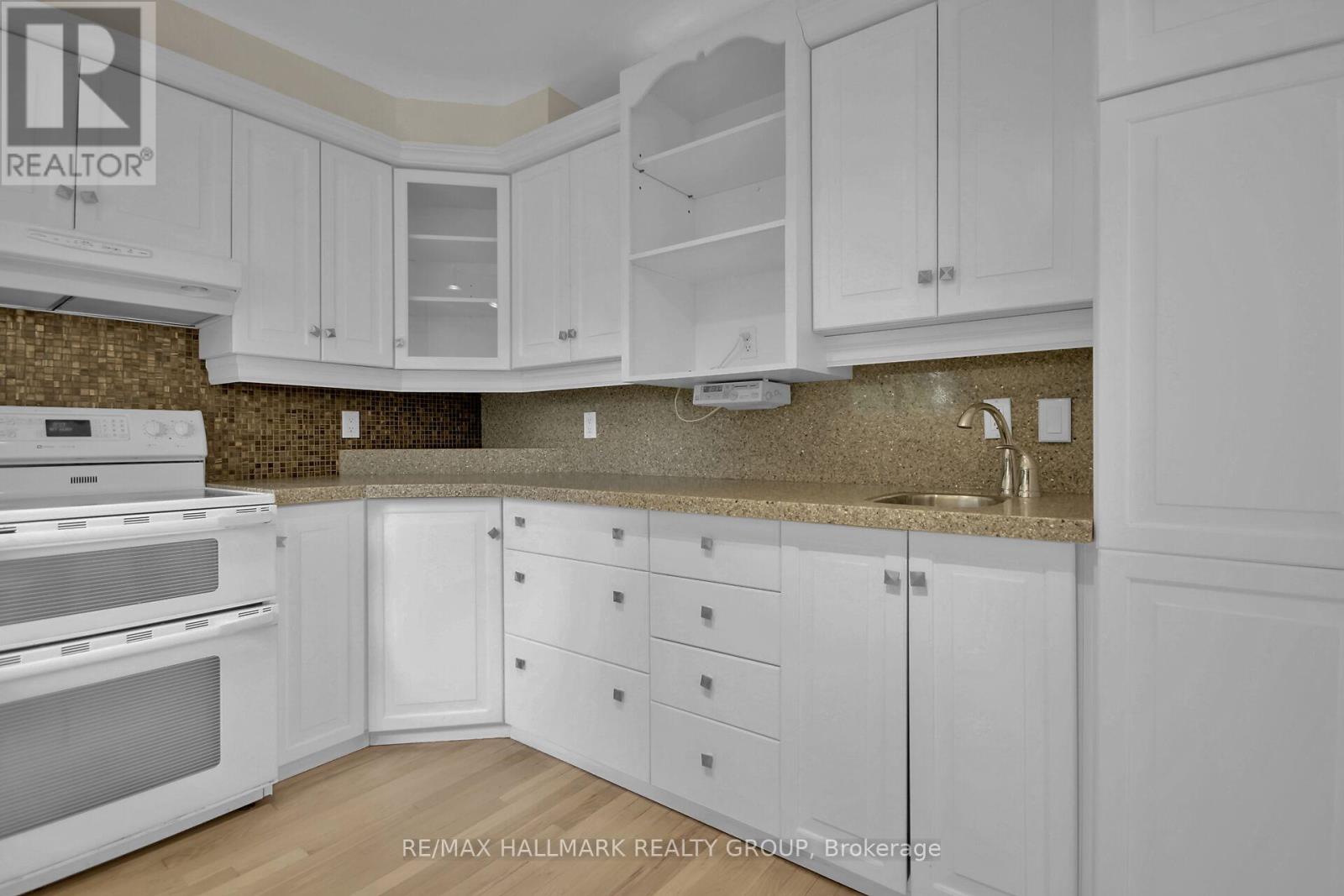 30 Brodeur Crescent, Ottawa, Ontario  K2L 1Z3 - Photo 11 - X12365147