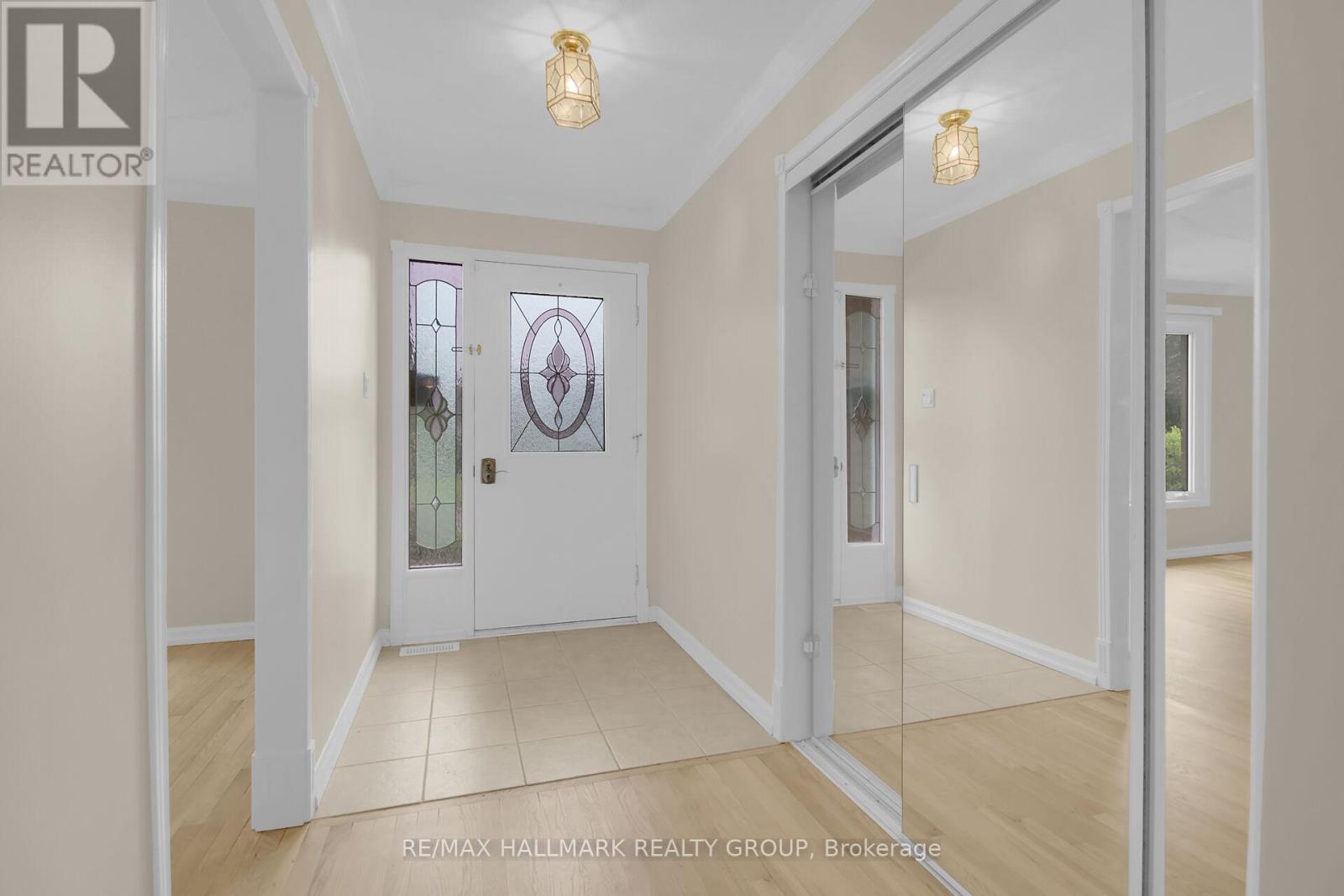 30 Brodeur Crescent, Ottawa, Ontario  K2L 1Z3 - Photo 2 - X12365147