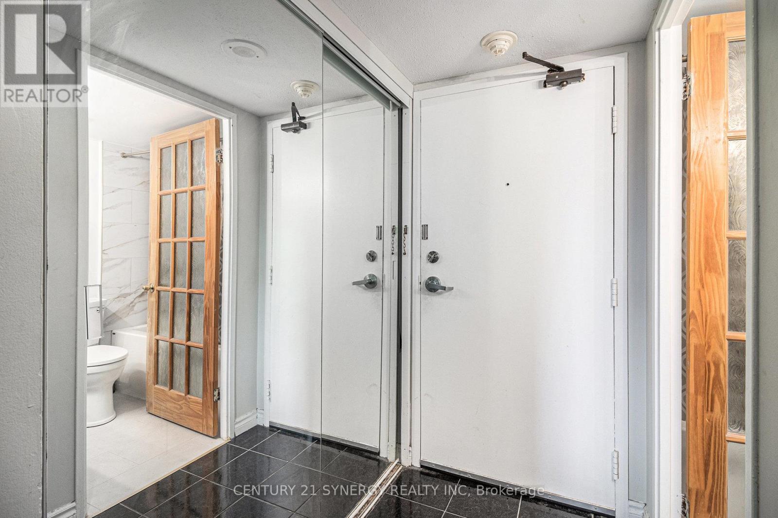306 - 475 Laurier Avenue W, Ottawa, Ontario  K1R 7X1 - Photo 4 - X12365164