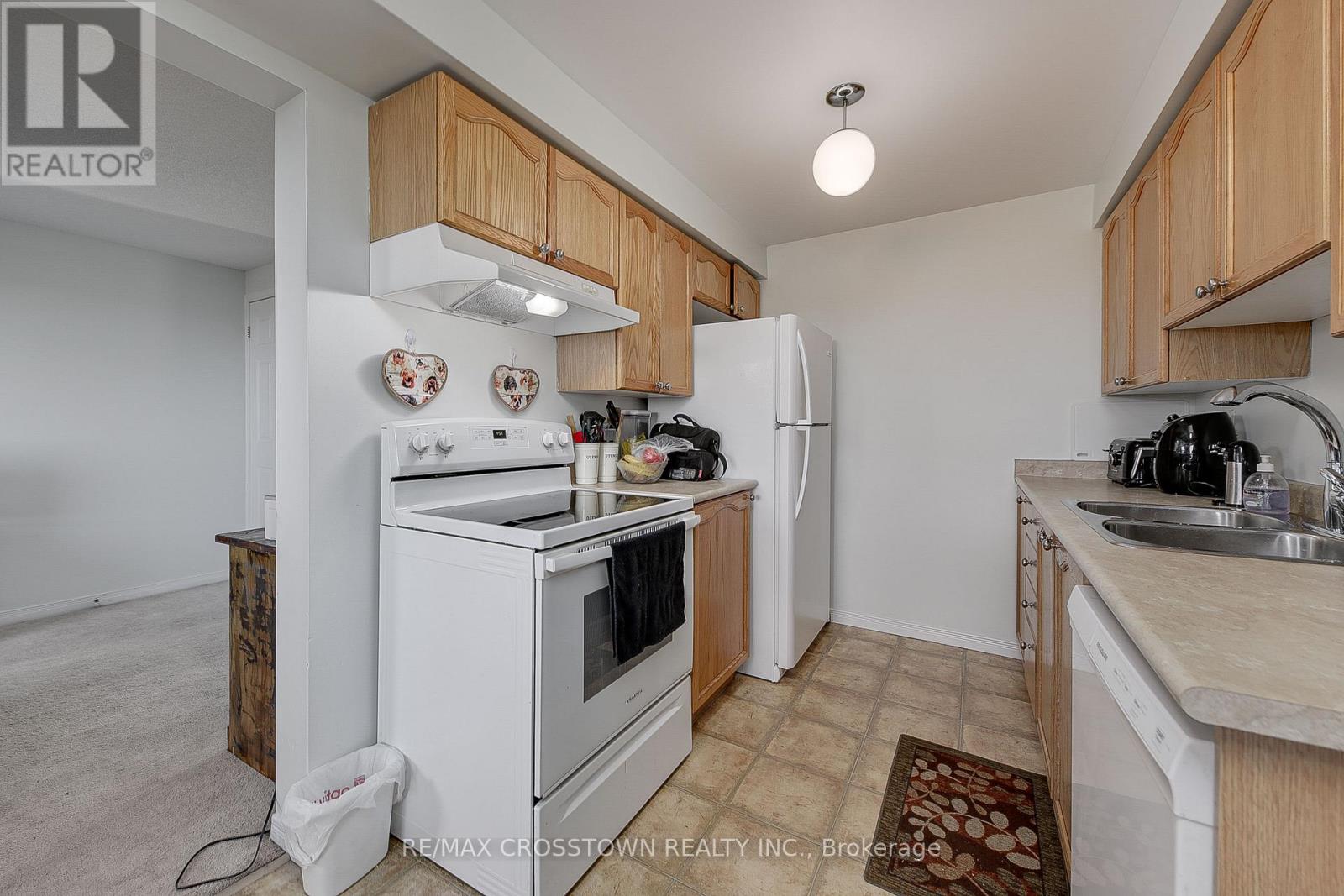37 Goodwin Drive, Barrie, Ontario  L4N 5Z7 - Photo 12 - S12365046