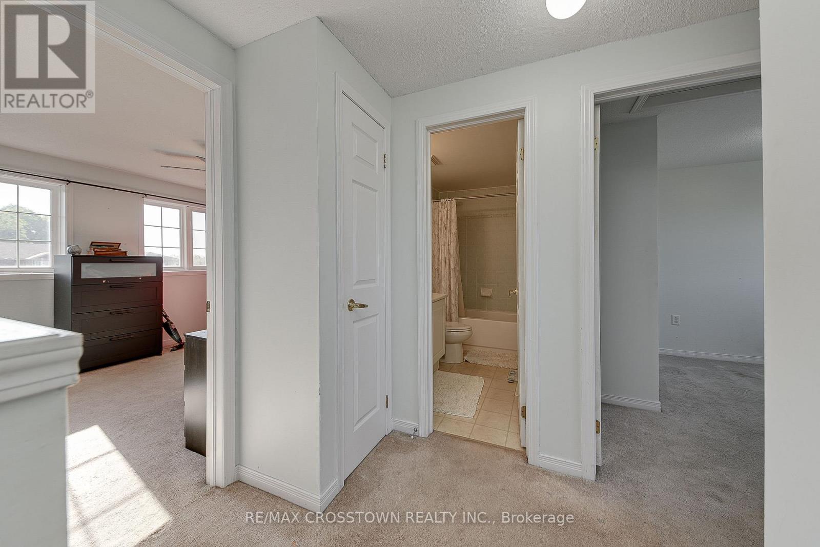 37 Goodwin Drive, Barrie, Ontario  L4N 5Z7 - Photo 13 - S12365046