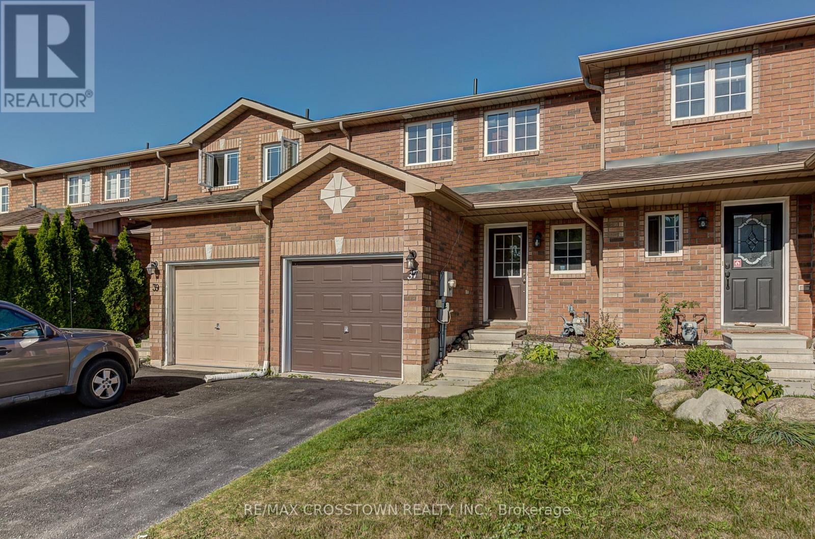 37 Goodwin Drive, Barrie, Ontario  L4N 5Z7 - Photo 2 - S12365046
