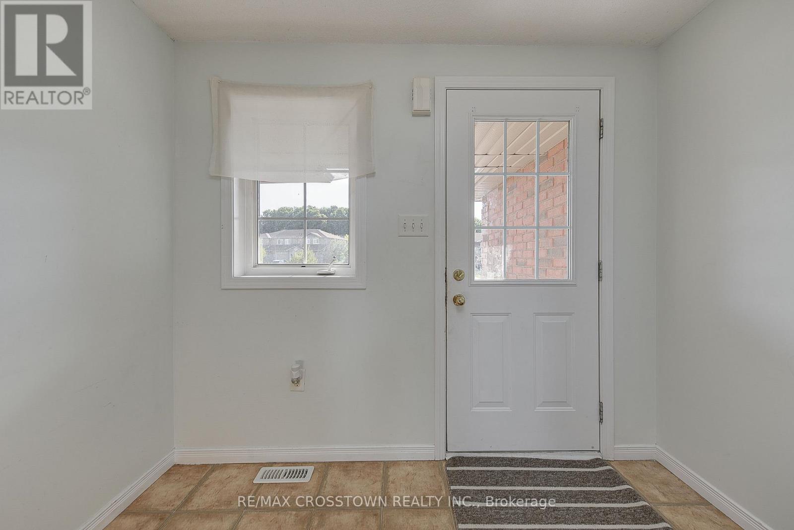 37 Goodwin Drive, Barrie, Ontario  L4N 5Z7 - Photo 3 - S12365046