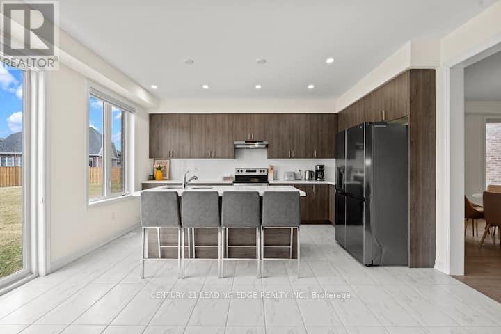 165 Rosanne Circle, Wasaga Beach, Ontario  L9Z 0N1 - Photo 11 - S12365083