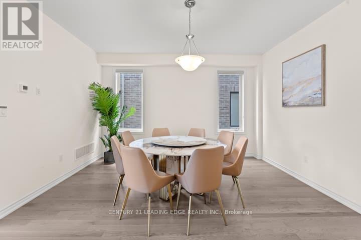 165 Rosanne Circle, Wasaga Beach, Ontario  L9Z 0N1 - Photo 4 - S12365083