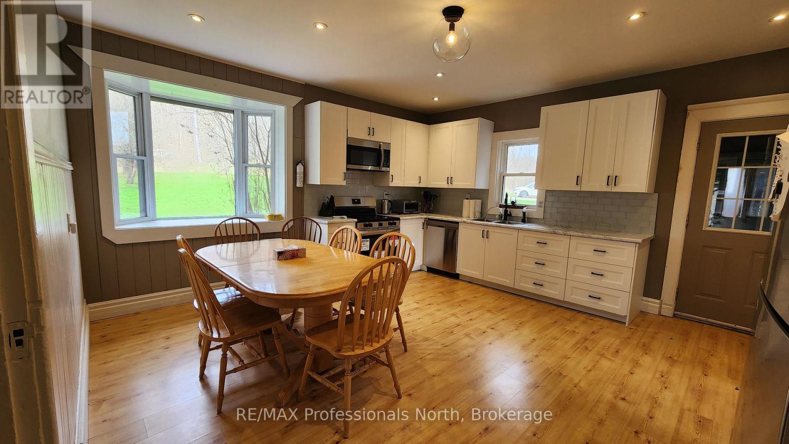 1034 Quinn Road, Muskoka Lakes (Watt), Ontario  P0B 1M0 - Photo 2 - X12365163