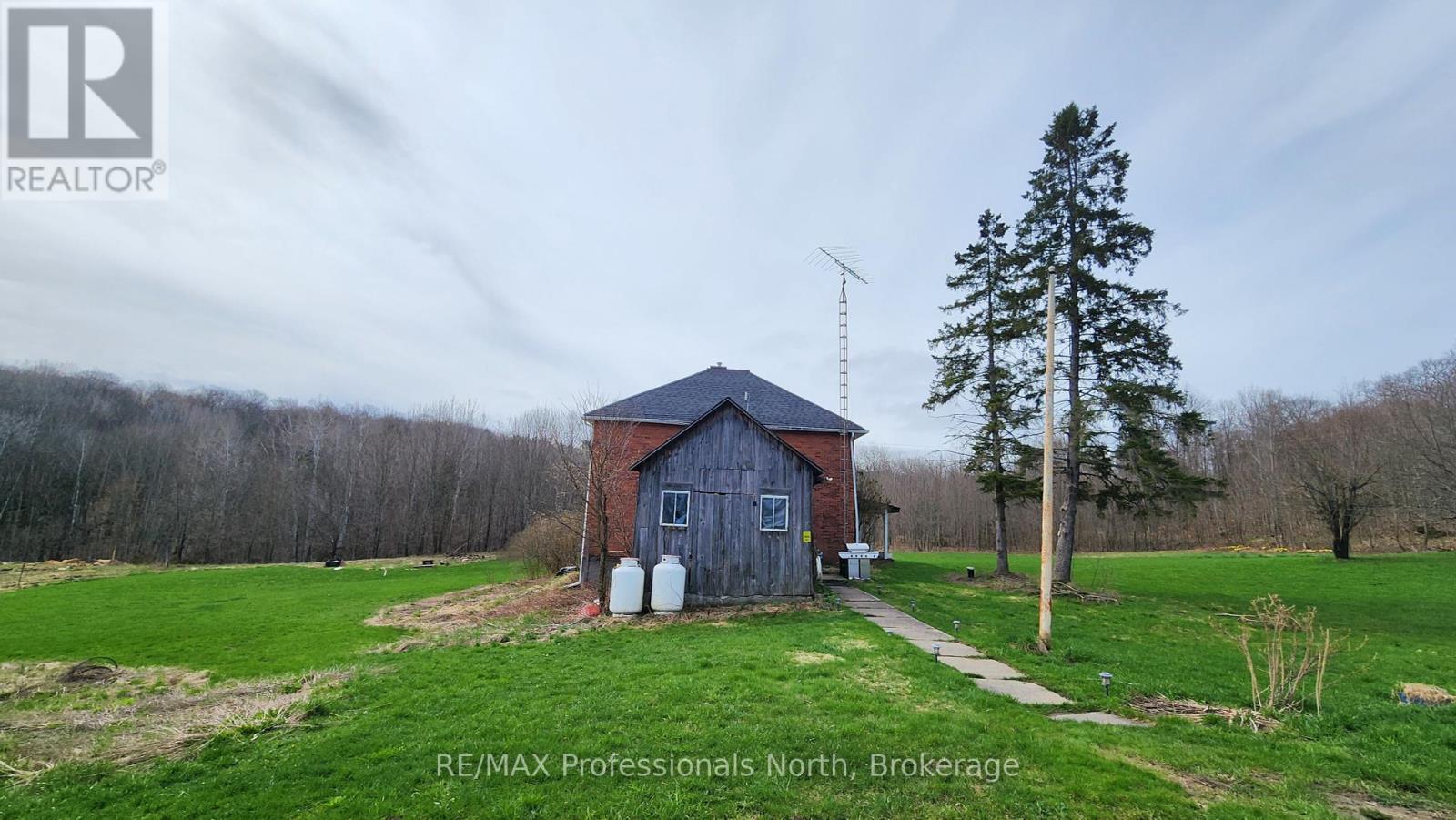 1034 Quinn Road, Muskoka Lakes (Watt), Ontario  P0B 1M0 - Photo 39 - X12365163