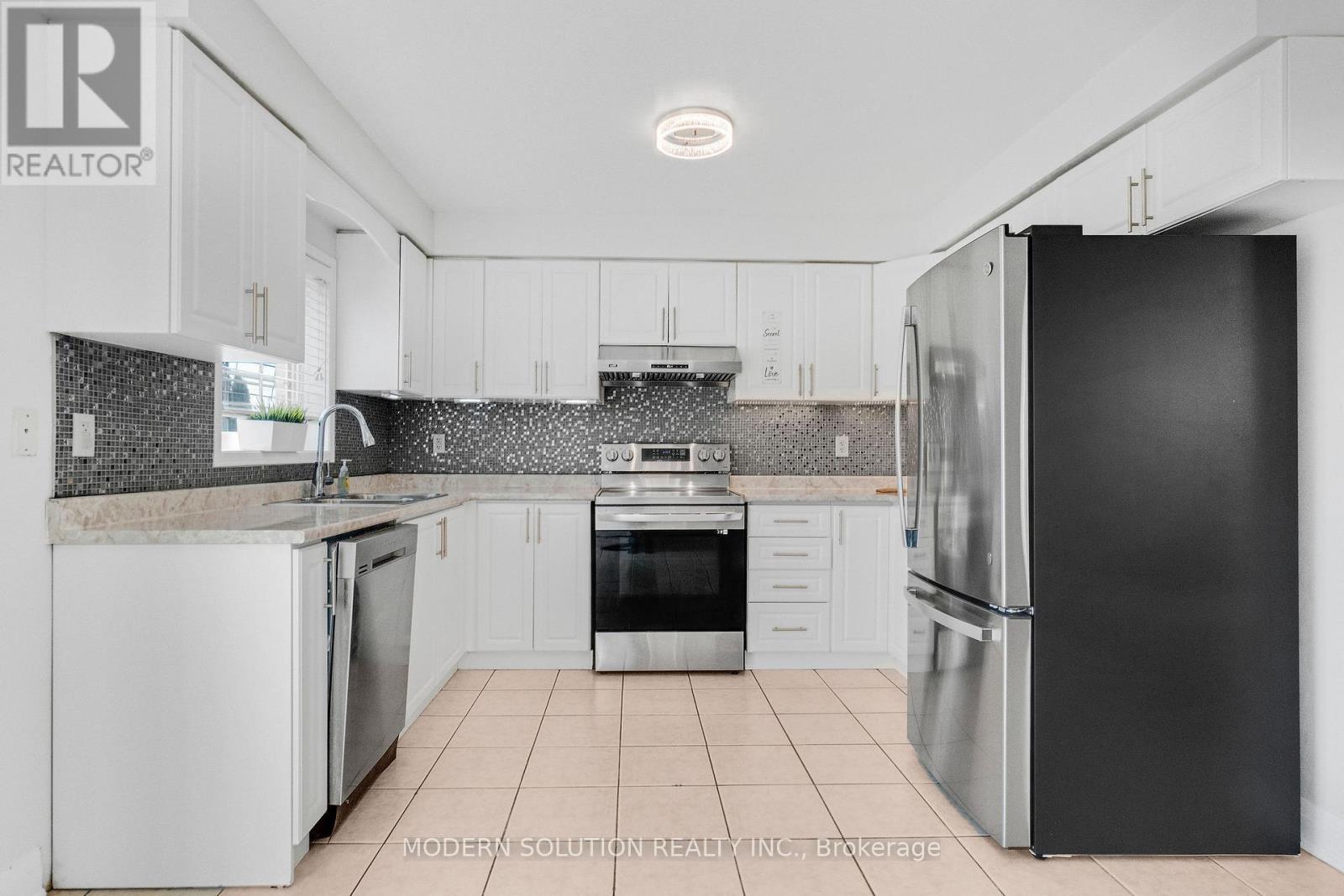 67 Roundstone Drive, Brampton, Ontario  L6X 0K4 - Photo 13 - W12365027