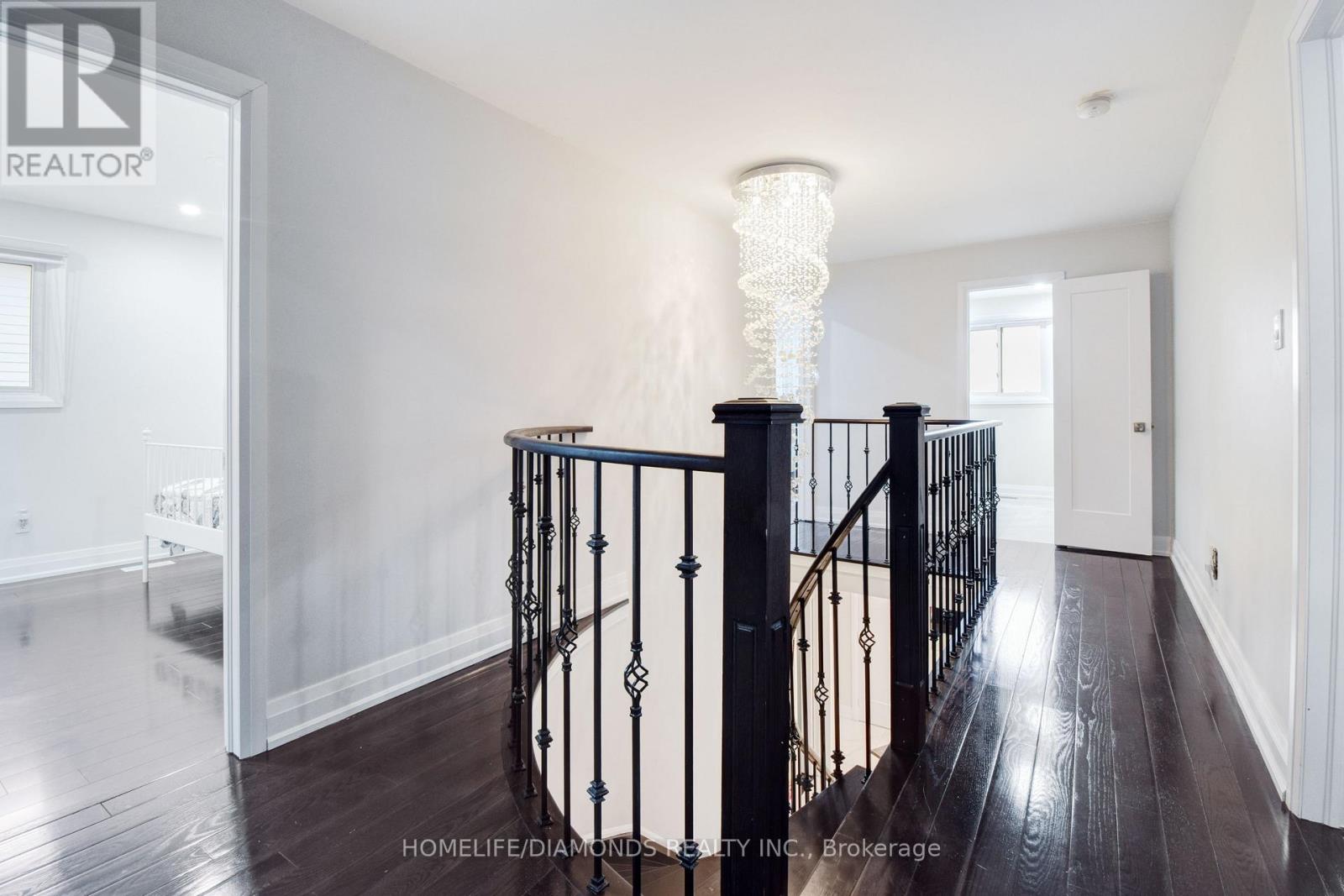 1549 Willow Way, Mississauga, Ontario  L5M 4A1 - Photo 19 - W12365047