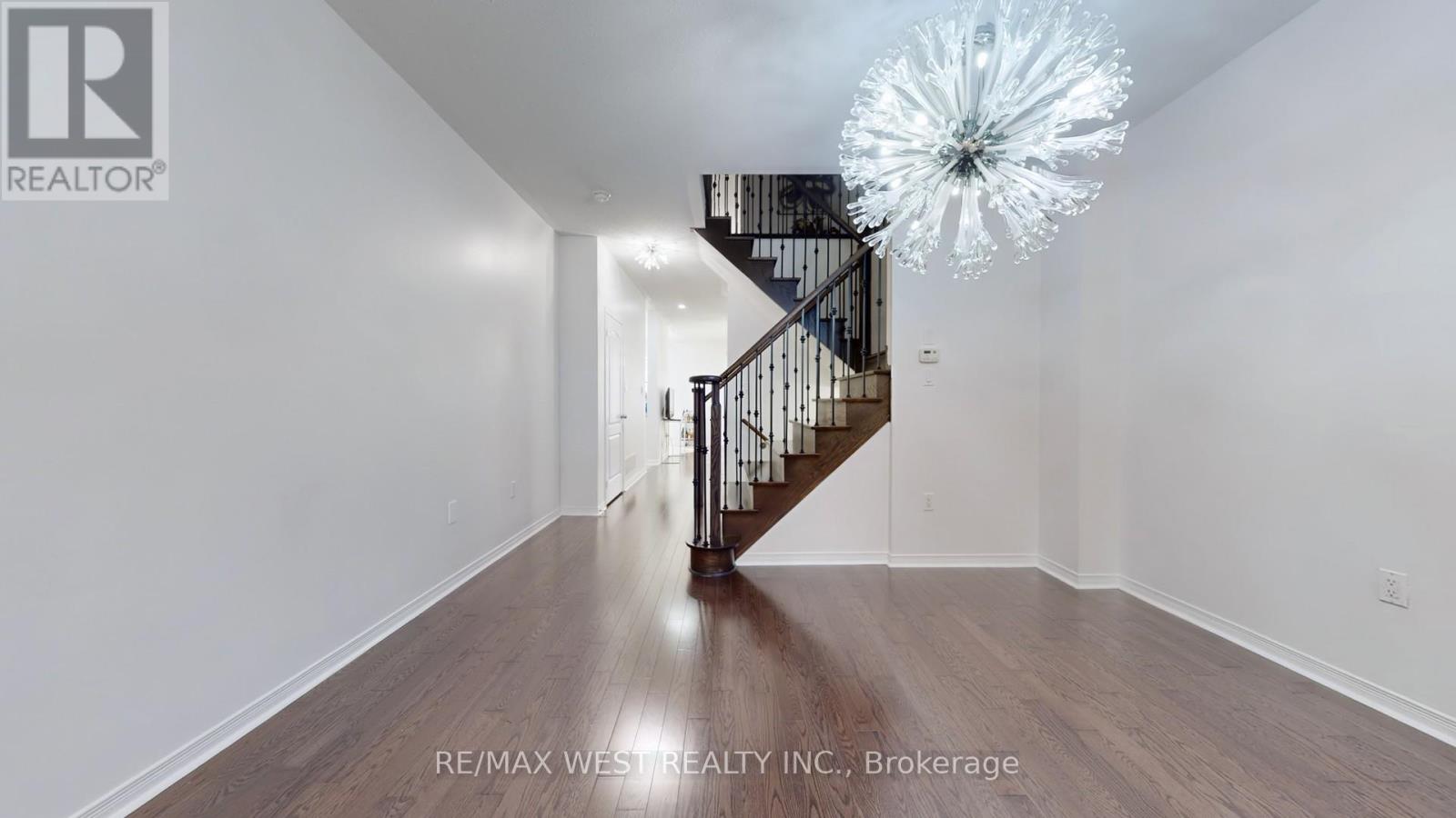 28 Yellowknife Road, Brampton, Ontario  L6R 3X3 - Photo 10 - W12365056