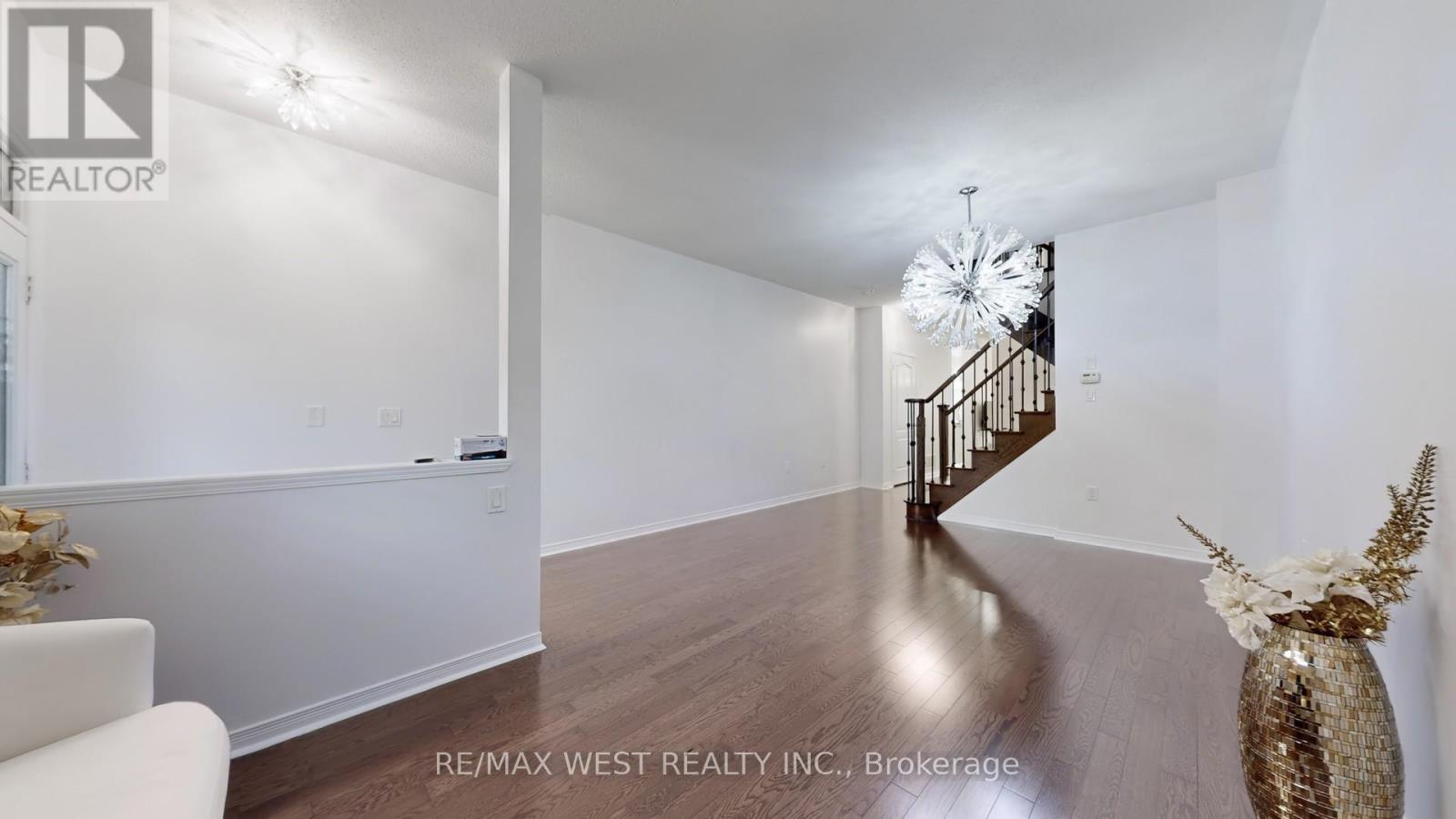 28 Yellowknife Road, Brampton, Ontario  L6R 3X3 - Photo 11 - W12365056