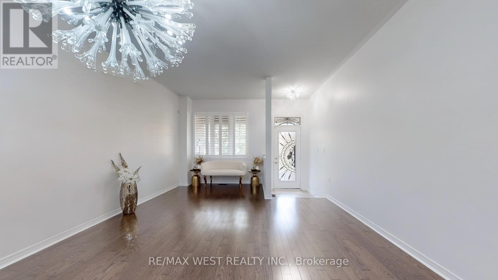 28 Yellowknife Road, Brampton, Ontario  L6R 3X3 - Photo 6 - W12365056