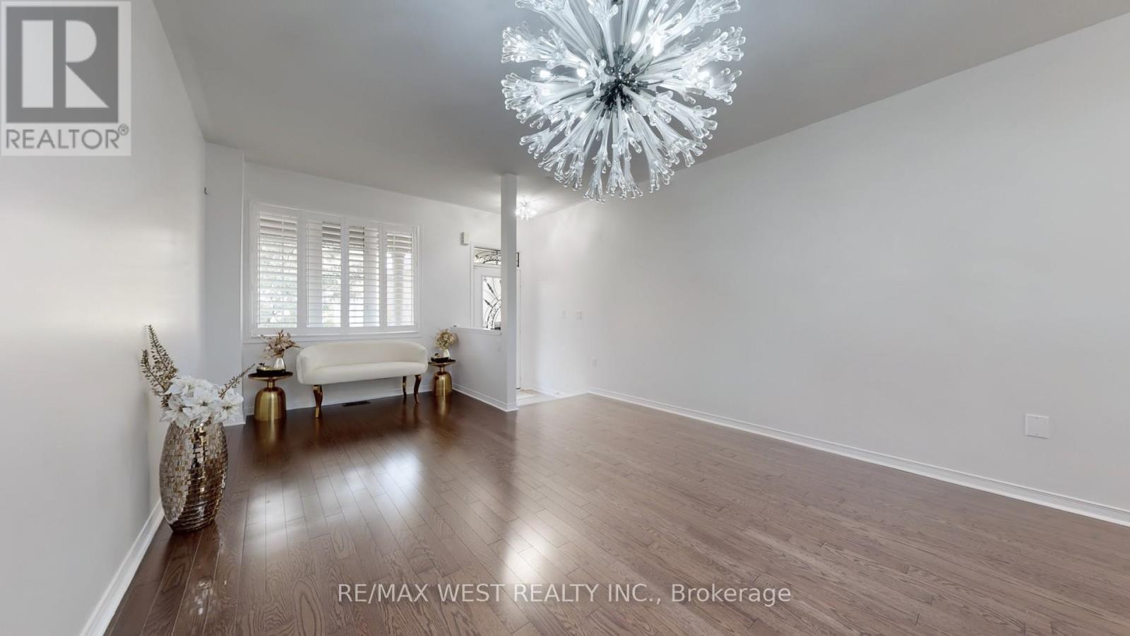 28 Yellowknife Road, Brampton, Ontario  L6R 3X3 - Photo 8 - W12365056