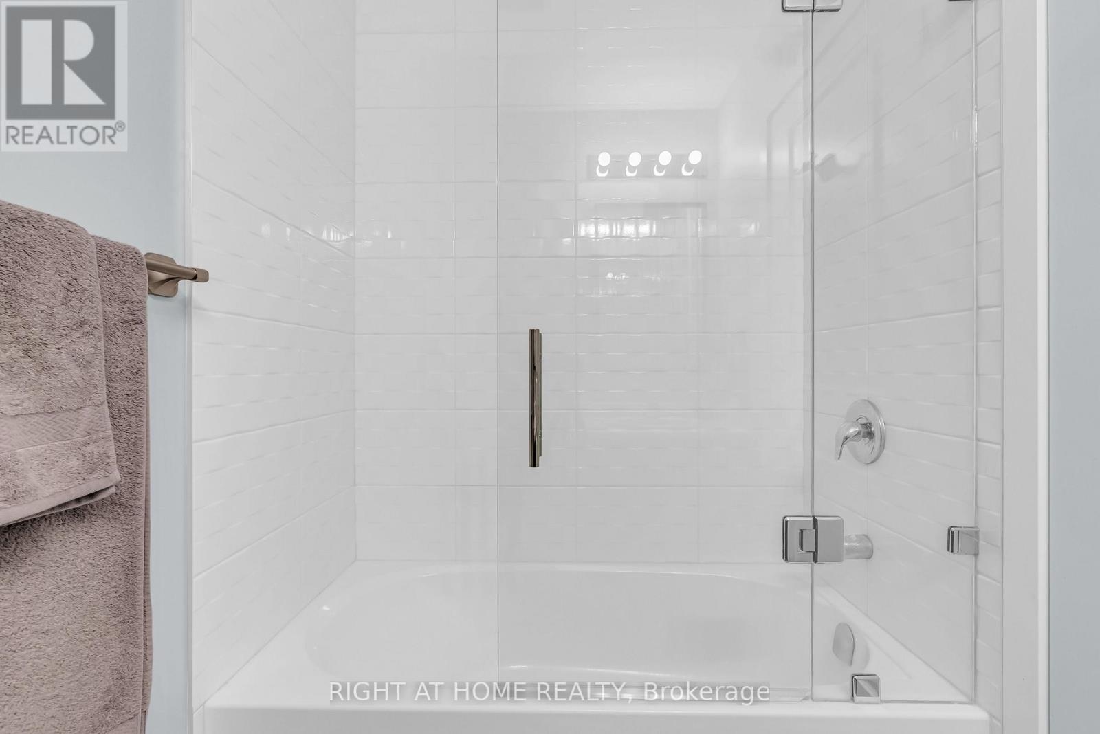 208 - 5055 Greenlane Road, Lincoln, Ontario  L3J 2J3 - Photo 10 - X12365045
