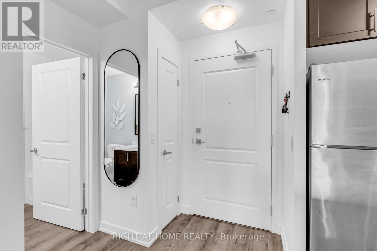 208 - 5055 Greenlane Road, Lincoln, Ontario  L3J 2J3 - Photo 3 - X12365045