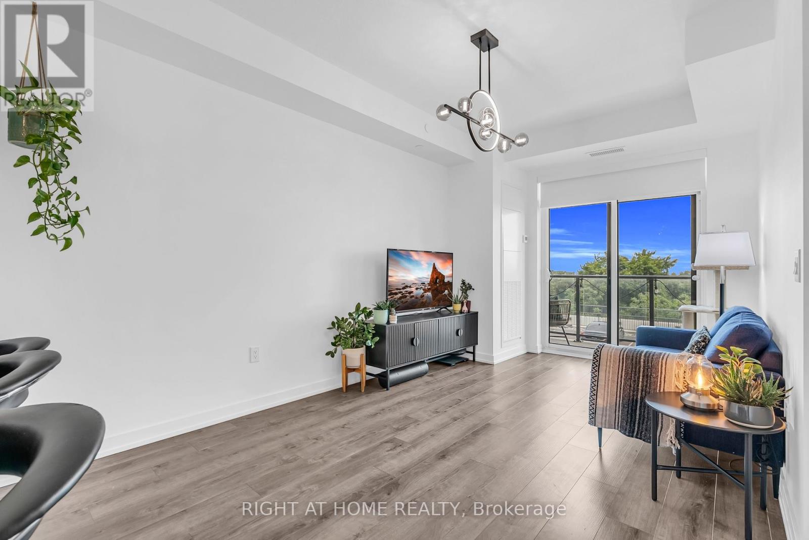 208 - 5055 Greenlane Road, Lincoln, Ontario  L3J 2J3 - Photo 4 - X12365045