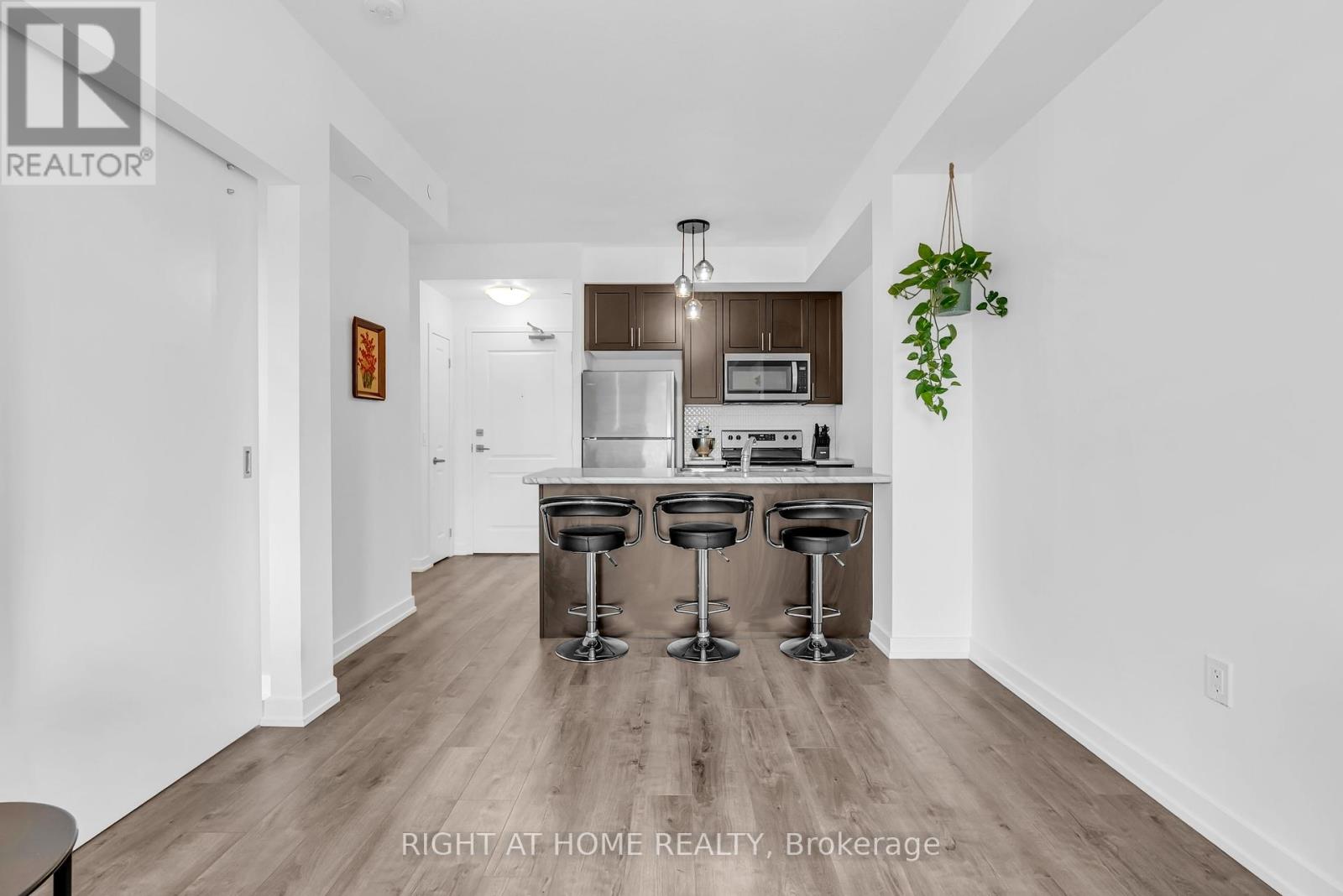 208 - 5055 Greenlane Road, Lincoln, Ontario  L3J 2J3 - Photo 5 - X12365045