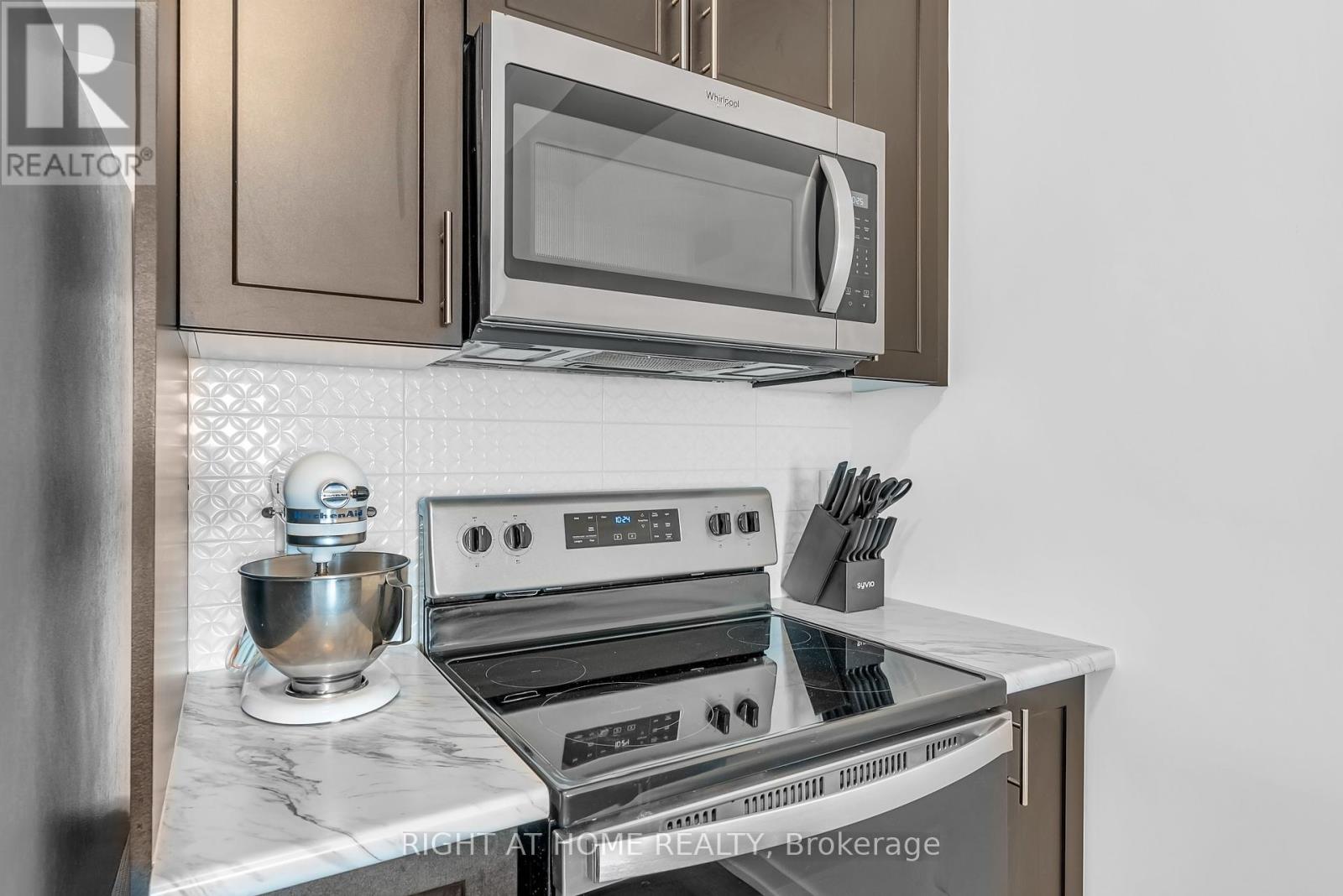 208 - 5055 Greenlane Road, Lincoln, Ontario  L3J 2J3 - Photo 6 - X12365045