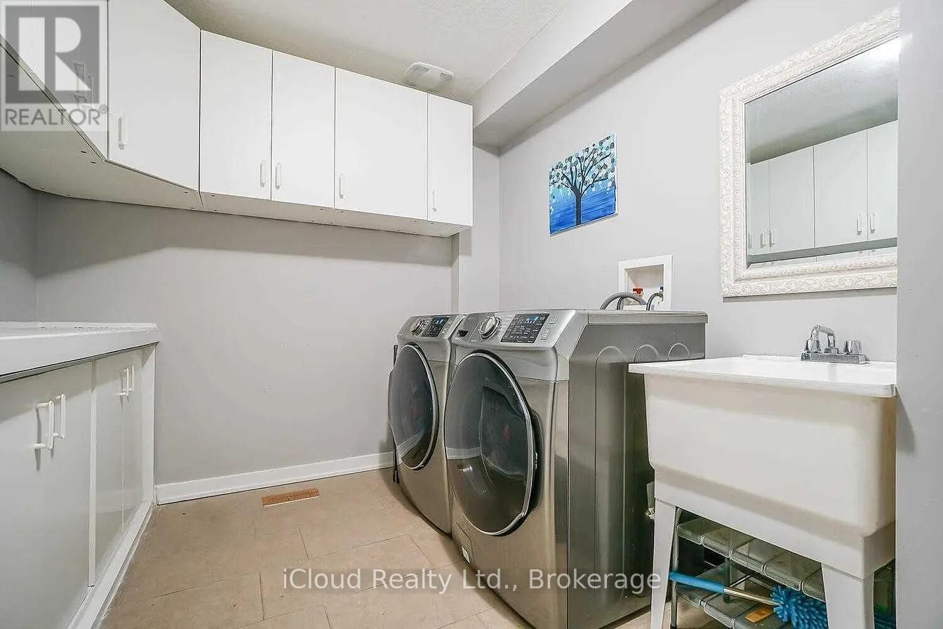 88 West Glen Avenue, Hamilton, Ontario  L8J 0H8 - Photo 5 - X12364817