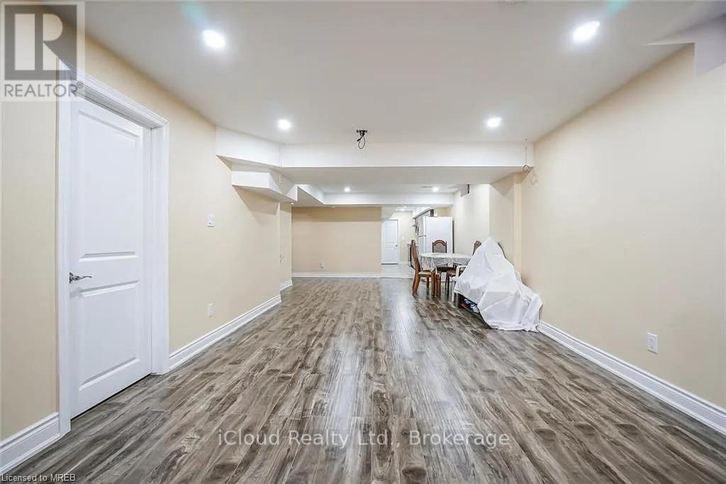 88 West Glen Avenue, Hamilton, Ontario  L8J 0H8 - Photo 4 - X12364817