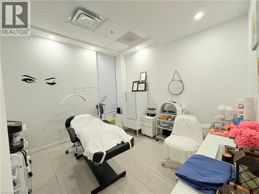 250 Dundas Street W, Mississauga, Ontario  L5B 1J2 - Photo 16 - 40763688