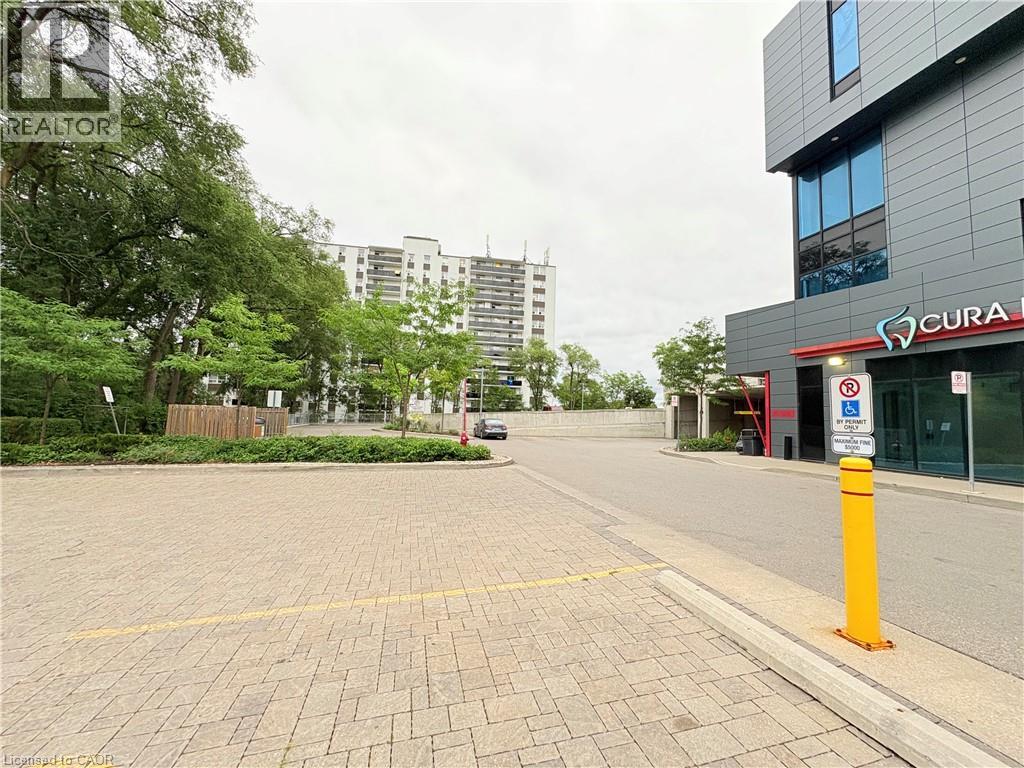 250 Dundas Street W, Mississauga, Ontario  L5B 1J2 - Photo 3 - 40763688