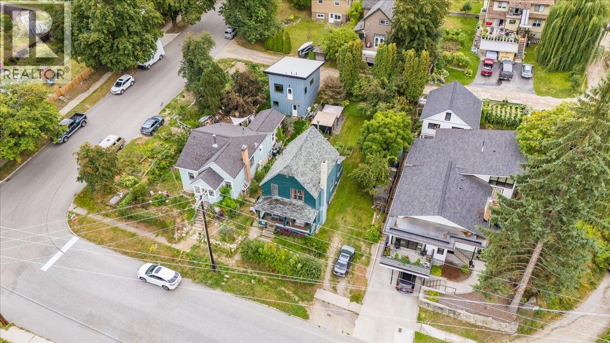 222 Observatory Street, Nelson, British Columbia  V1L 4Y3 - Photo 2 - 10360123