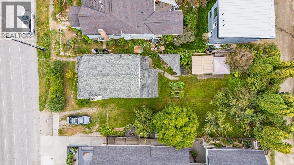 222 Observatory Street, Nelson, British Columbia  V1L 4Y3 - Photo 3 - 10360123