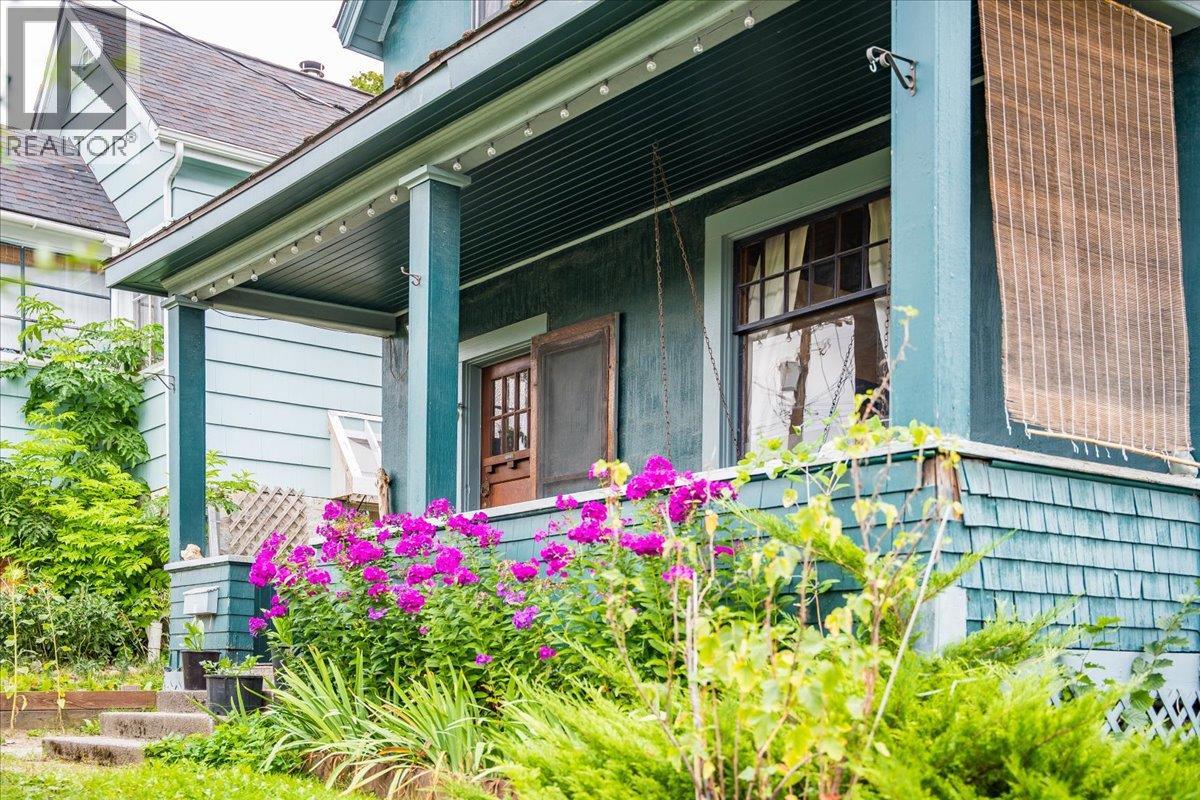 222 Observatory Street, Nelson, British Columbia  V1L 4Y3 - Photo 9 - 10360123