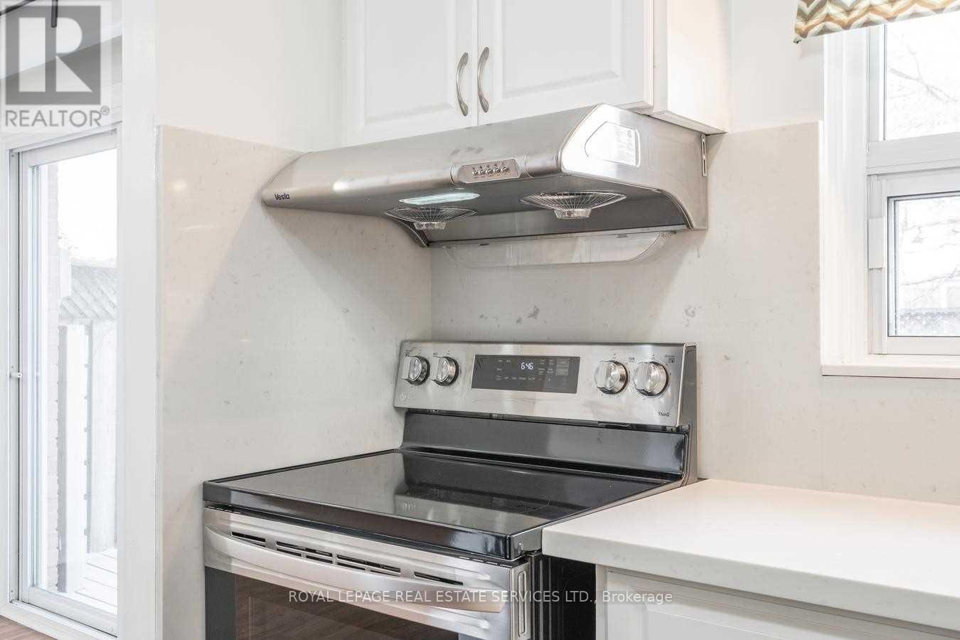 106 - 1050 Shawnmarr Road, Mississauga, Ontario  L5B 3V1 - Photo 11 - W12365133