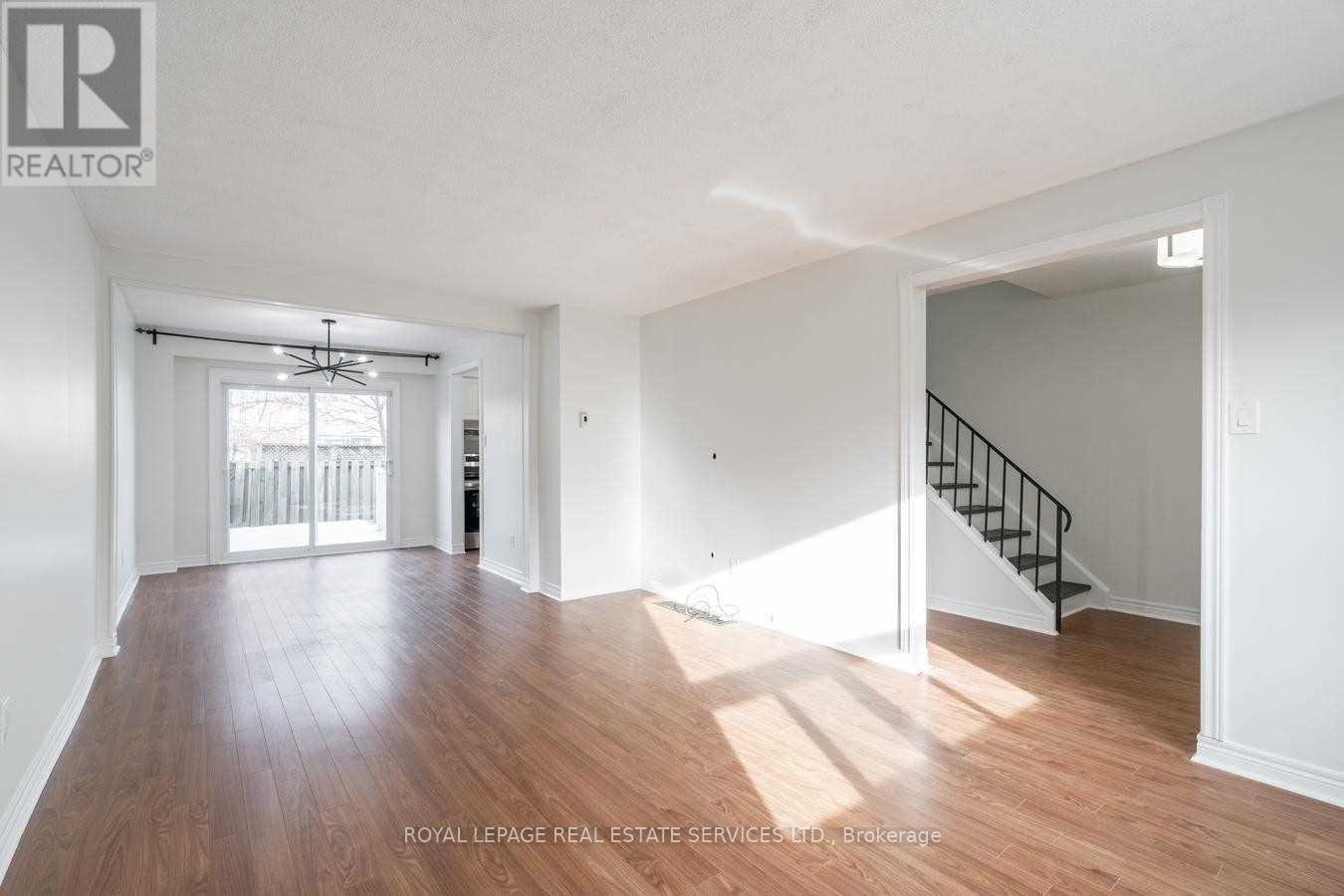 106 - 1050 Shawnmarr Road, Mississauga, Ontario  L5B 3V1 - Photo 5 - W12365133