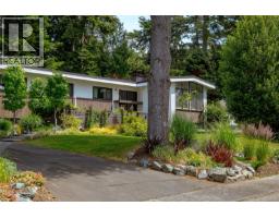 905 Deal St South Oak Bay