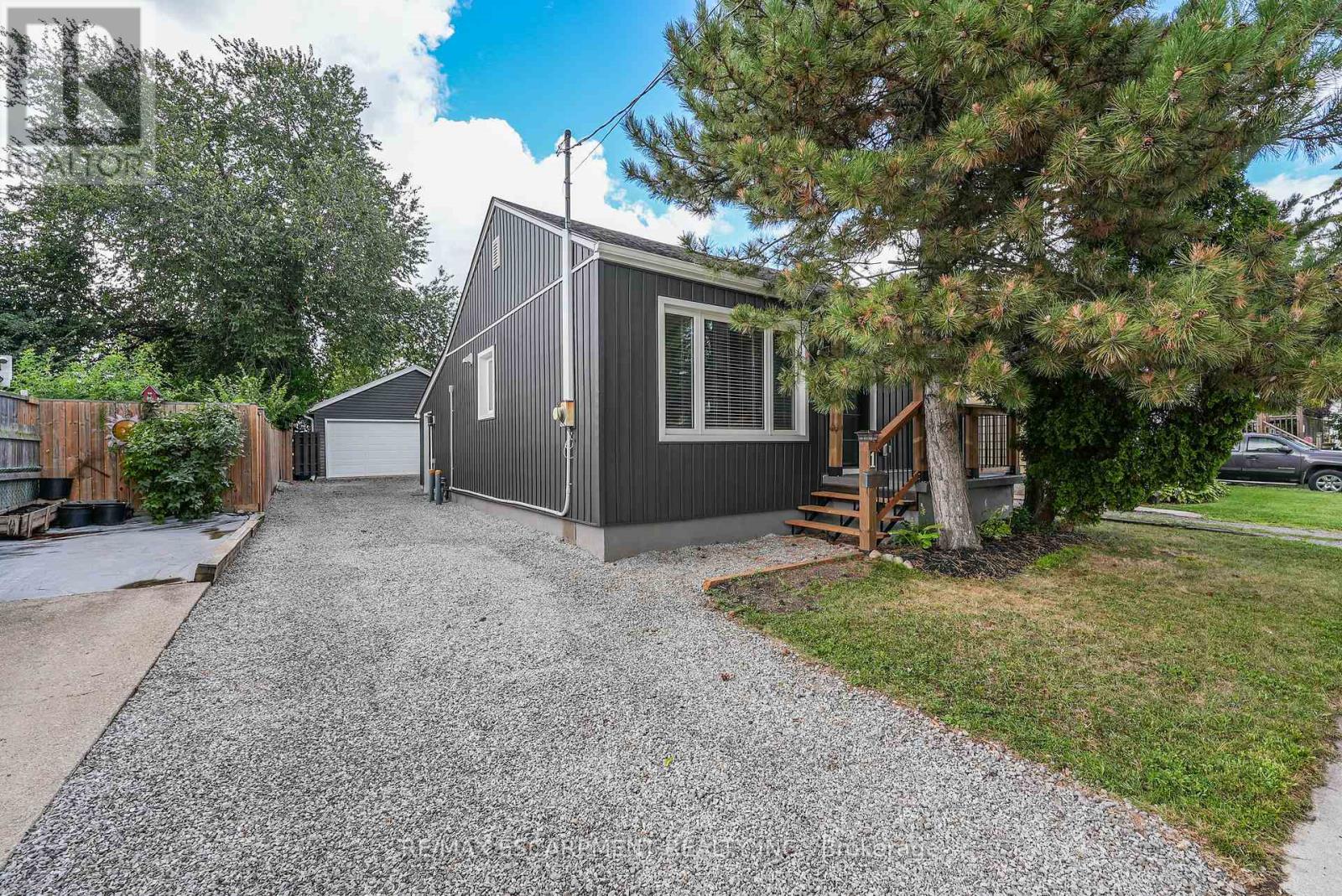 1 WAVERLEY ROAD, St. Catharines, Ontario