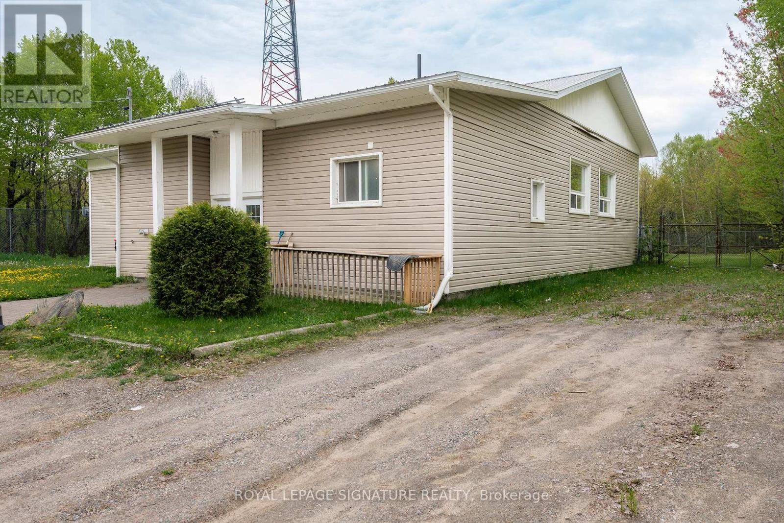 131 Cedar Heights Drive, North Bay (College Heights), Ontario  P1B 8G3 - Photo 2 - X12365153