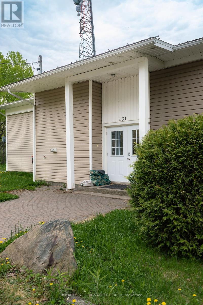 131 Cedar Heights Drive, North Bay (College Heights), Ontario  P1B 8G3 - Photo 3 - X12365153
