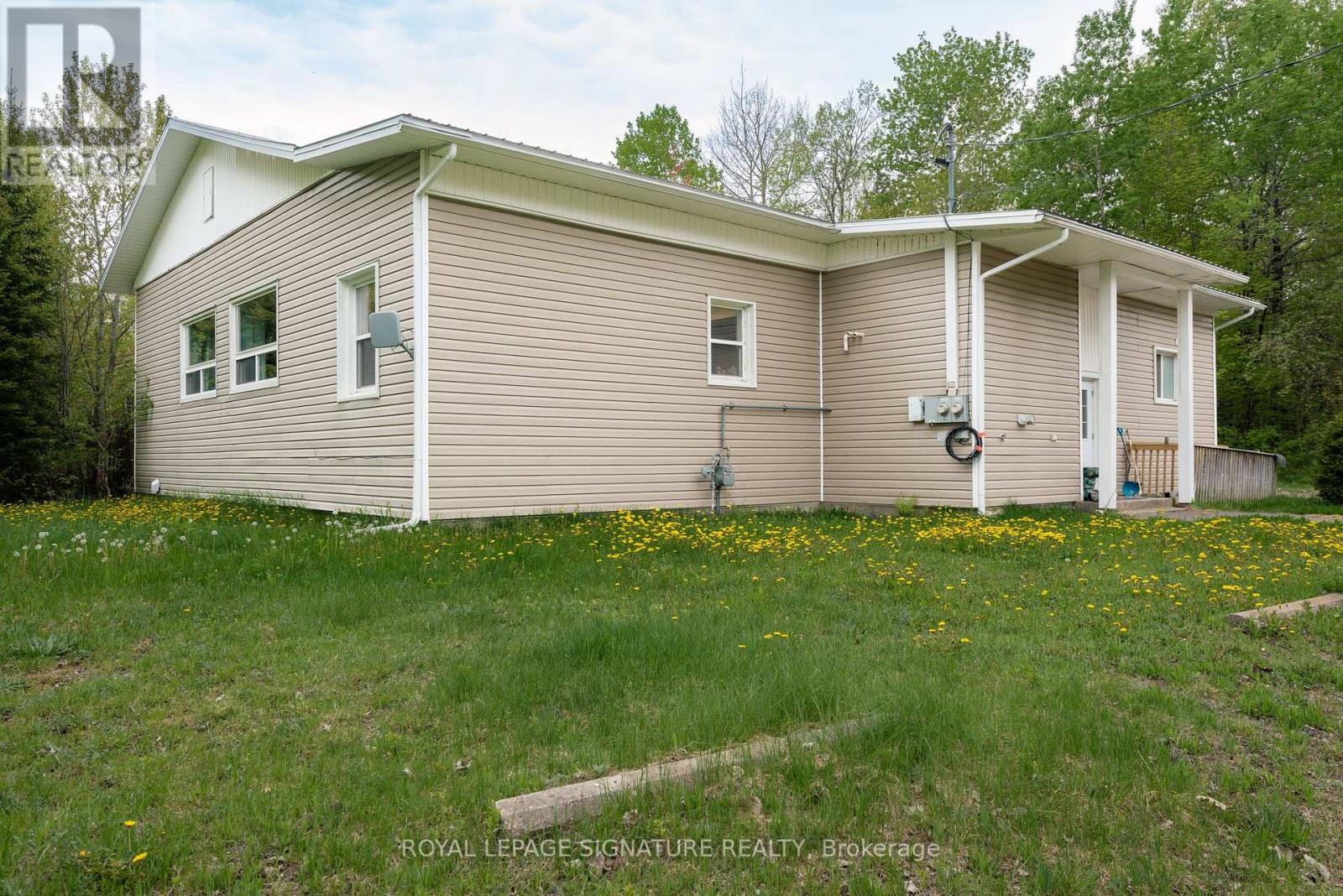 131 Cedar Heights Drive, North Bay (College Heights), Ontario  P1B 8G3 - Photo 4 - X12365153