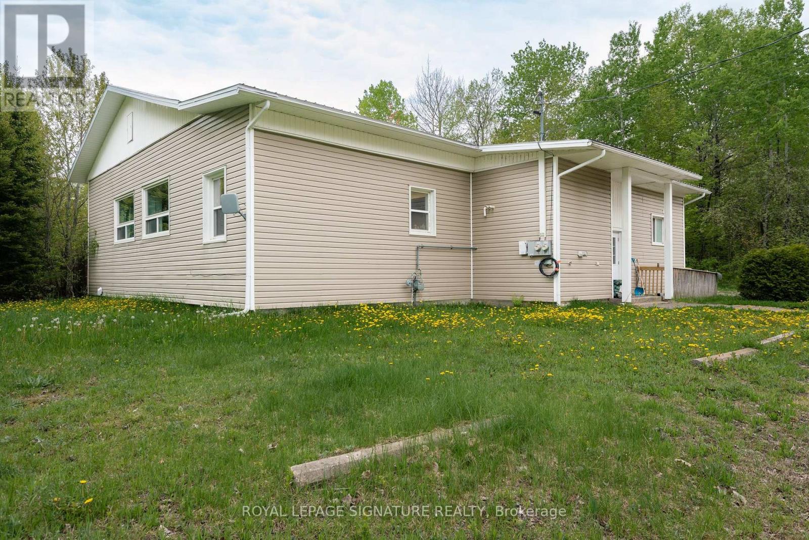 131 Cedar Heights Drive, North Bay (College Heights), Ontario  P1B 8G3 - Photo 5 - X12365153