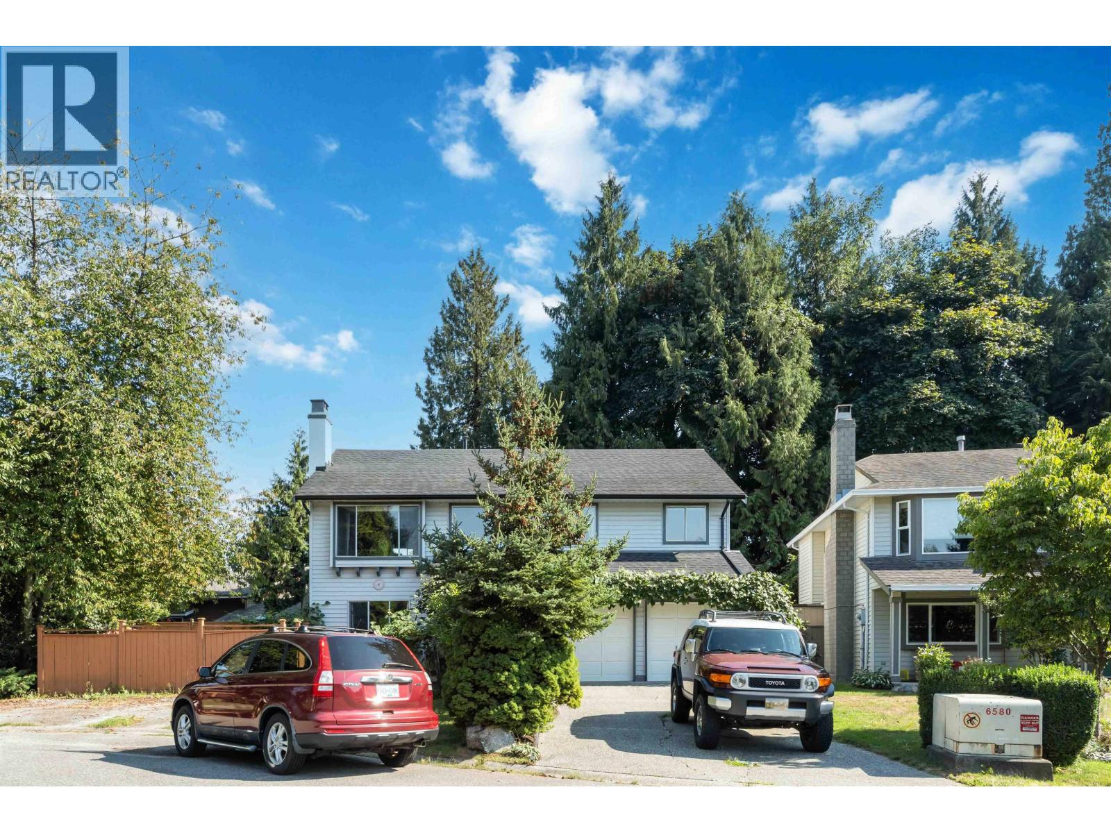 21064 Barker Avenue, Maple Ridge, British Columbia  V2X 8R6 - Photo 2 - R3040455