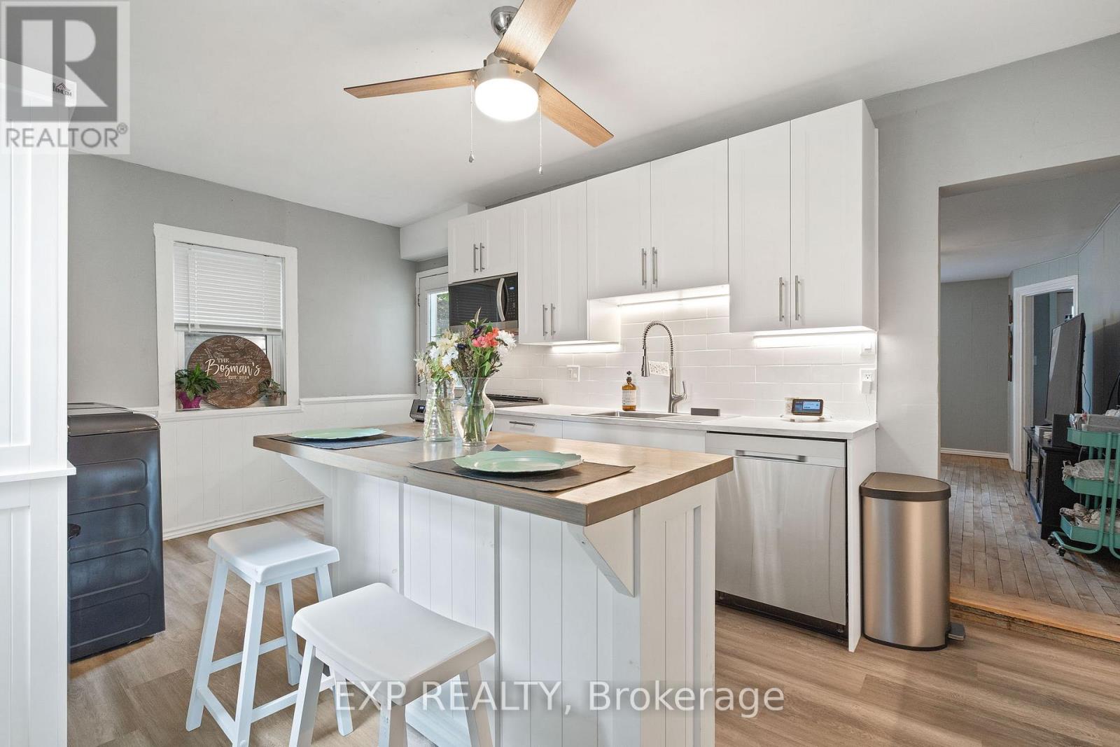 166 Mehring Avenue, West Elgin, Ontario  N0L 2P0 - Photo 11 - X12365286
