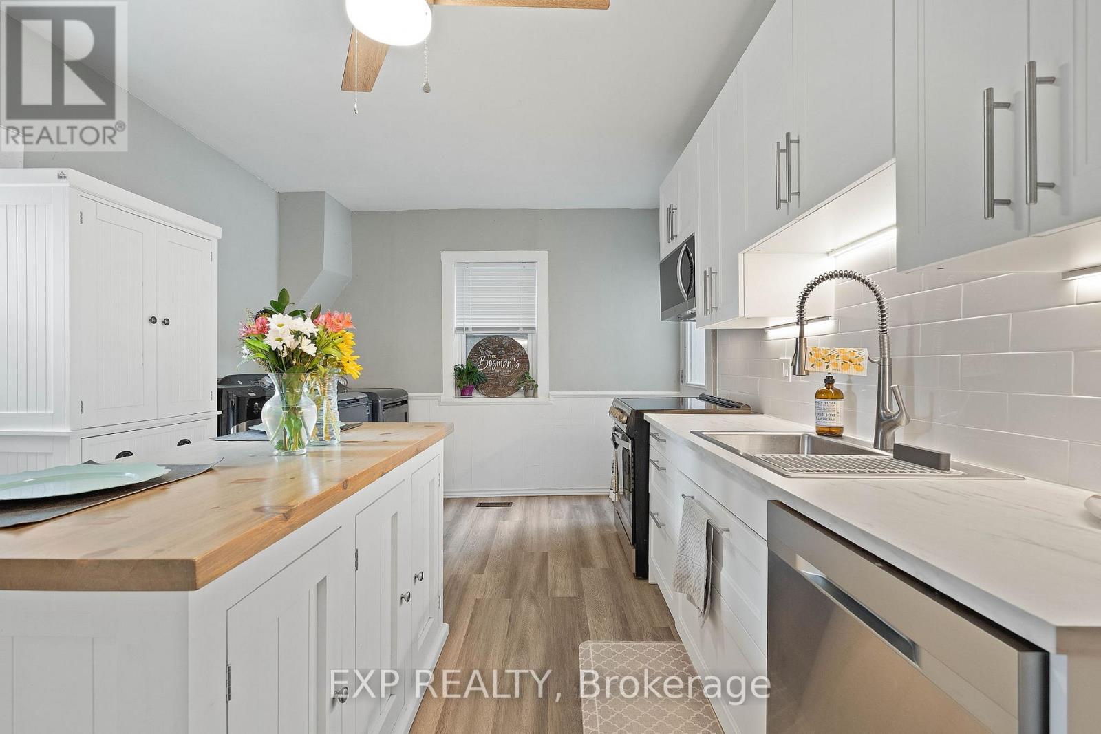 166 Mehring Avenue, West Elgin, Ontario  N0L 2P0 - Photo 12 - X12365286